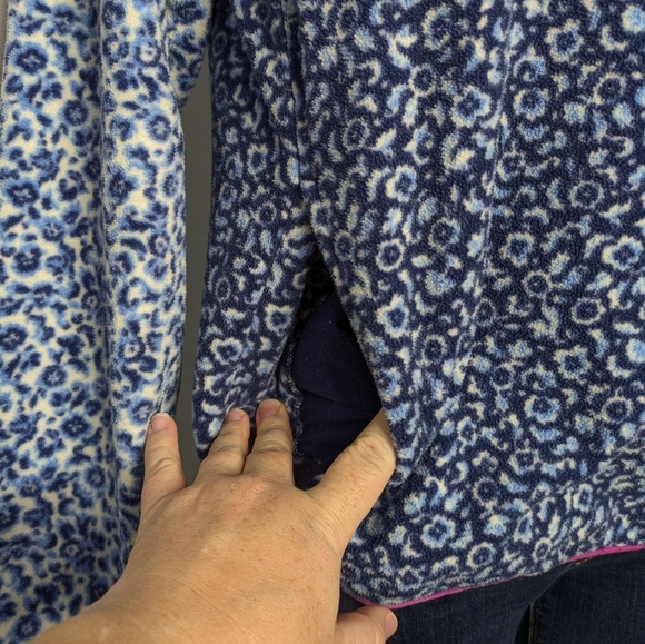 Lands' End Blue White Leopard Cheetah Animal Print 1/4 Zip Fleece Pullover M - Picture 3 of 8